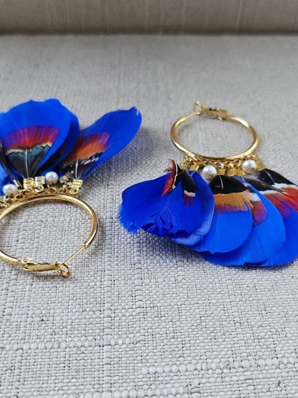 Norstrom Women Earrings Blue Faux Feather Gold Tone Fashion Ear Jewelry New - Picture 4 of 8